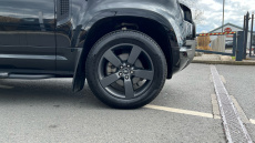 Land Rover Defender 2.0 P300 X-Dynamic SE 90 3dr Auto Petrol Estate